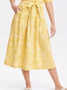 Universal Thread ~ Midi Skirt ~ Yellow ~Floral ~ Tie Elastic Waist ~ Buttons